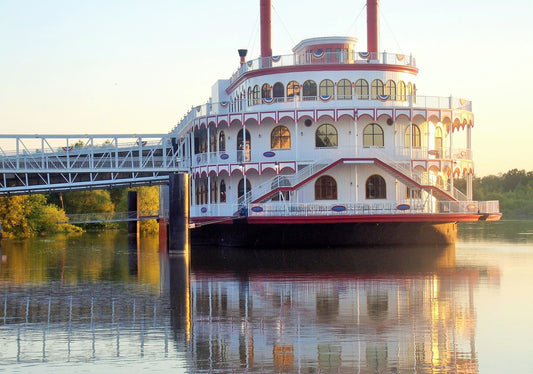 Casino boat on river. Image by Mistyck Moon from Pixabay